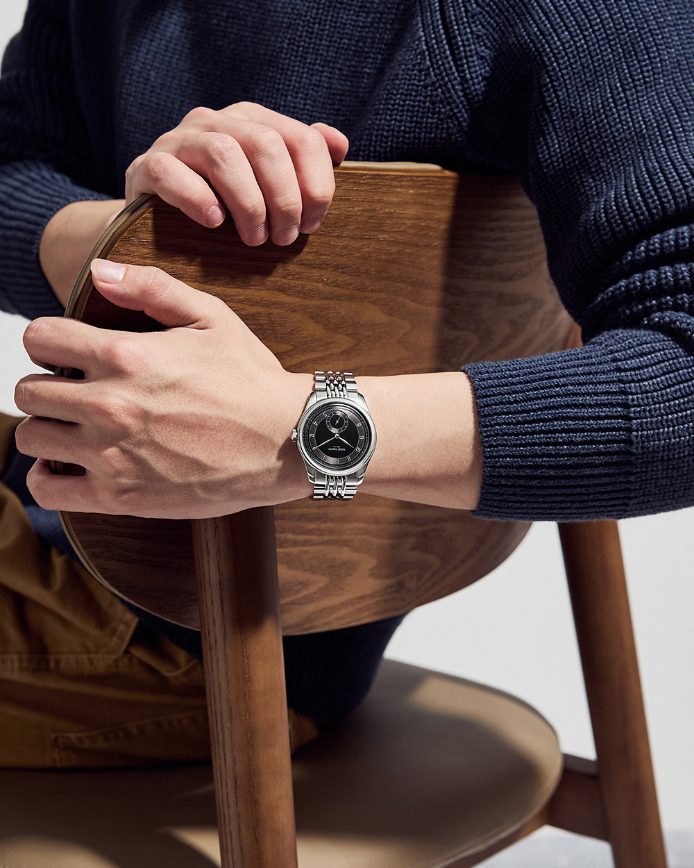 ساعة بيير ريترو الرسمية – حركة - مراجعة Omega Watch Constellation وسعره