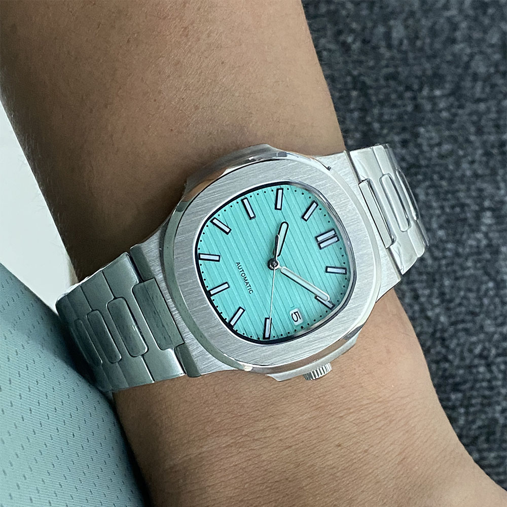 ساعة رجالية فاخرة 2024 بقطر 42 - مراجعة Patek Philippe Watch Nautilus وسعره